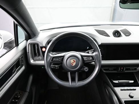 Certified 2024 Porsche Cayenne Coupe AWD/4WD image 18