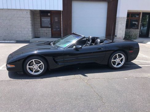 Used 1999 Chevrolet Corvette Convertible RWD image 2