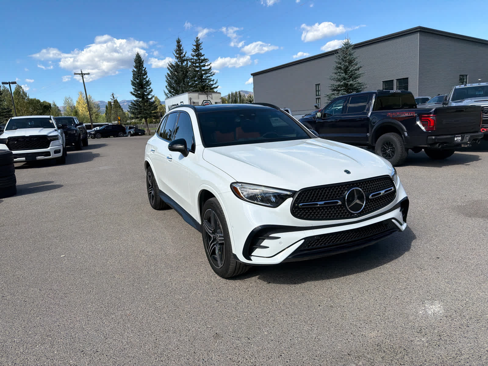 Used 2024 Mercedes-Benz GLC 300 4MATIC w/ AMG Line image 5