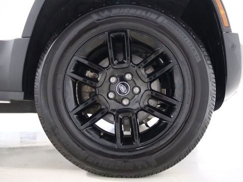 Used 2025 Land Rover Defender 110 S image 79