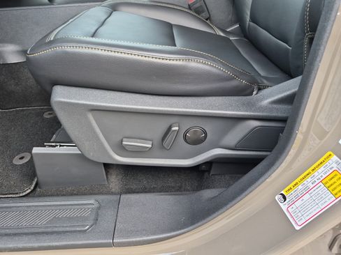 New 2025 Ford Bronco Badlands image 13