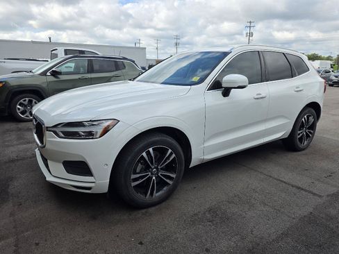 Used 2019 Volvo XC60 T5 Momentum w/ Premium Package AWD/4WD image 4