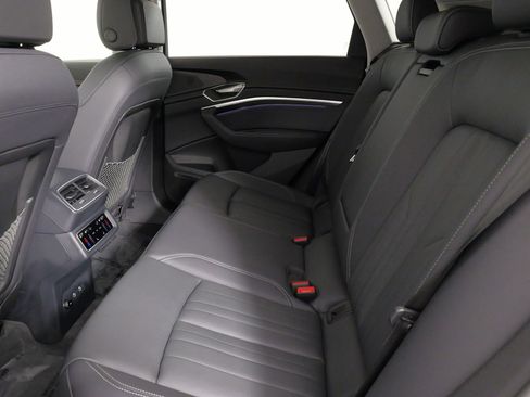 Used 2024 Audi Q8 e-tron Premium Plus w/ Premium Plus Package image 37