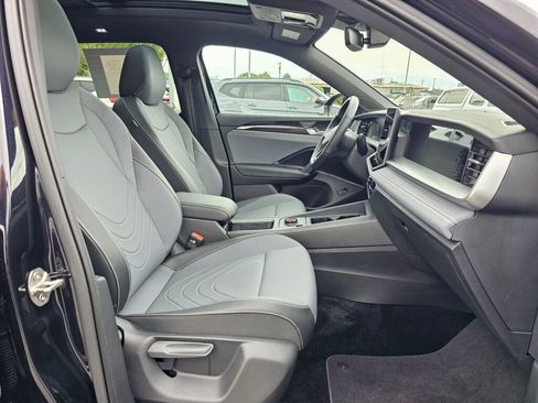 Certified 2025 Volkswagen Tiguan SE R-Line AWD/4WD image 14