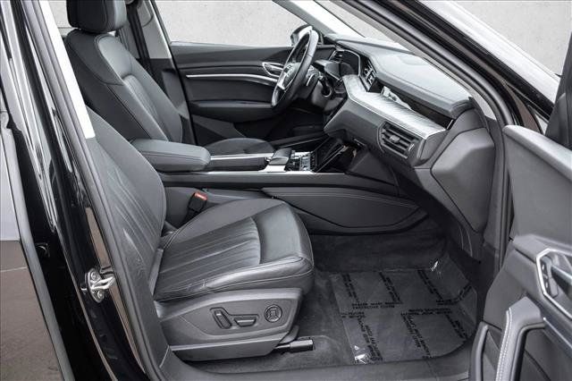 Used 2024 Audi Q8 e-tron Premium Plus AWD/4WD image 27