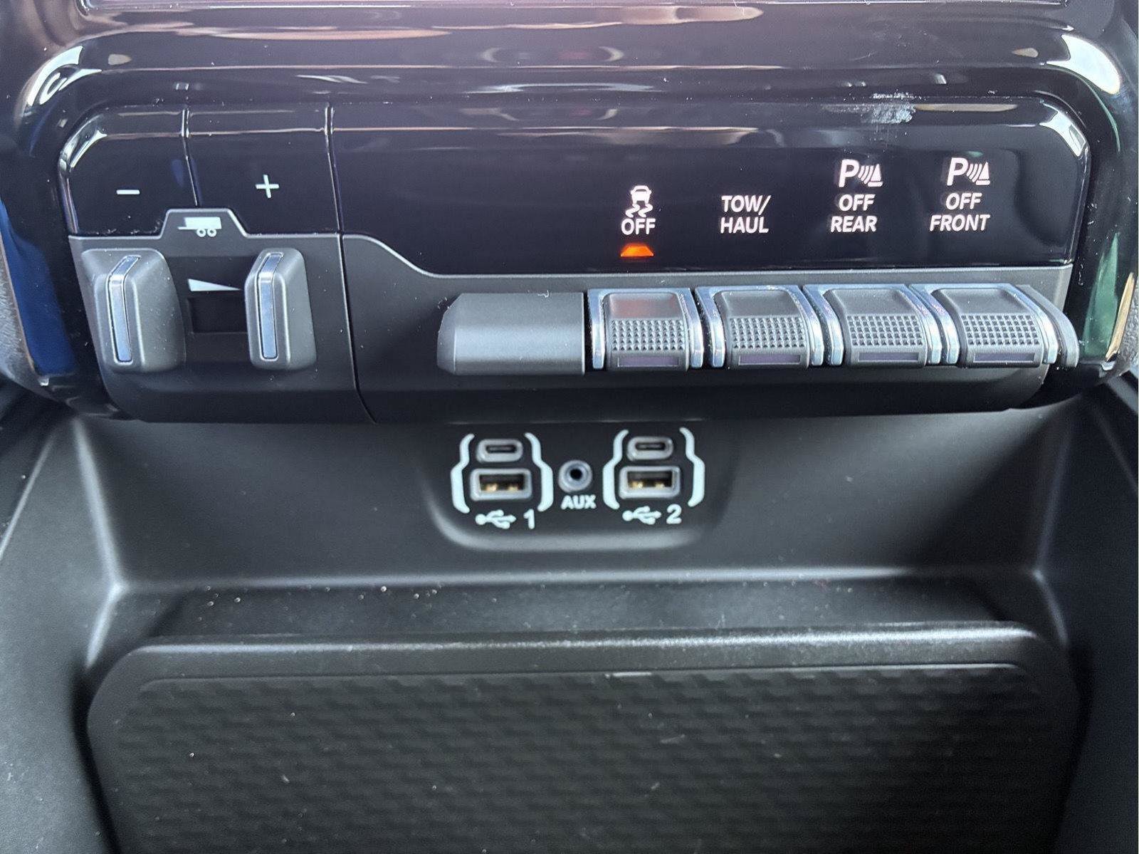 Used 2023 RAM 1500 Laramie AWD/4WD image 29