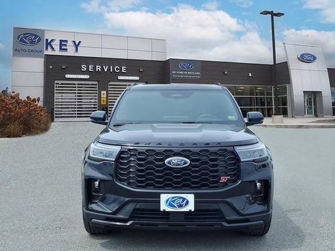 Used 2025 Ford Explorer ST AWD/4WD image 2