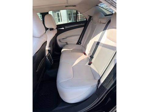 Used 2018 Chrysler 300 Touring L RWD image 12