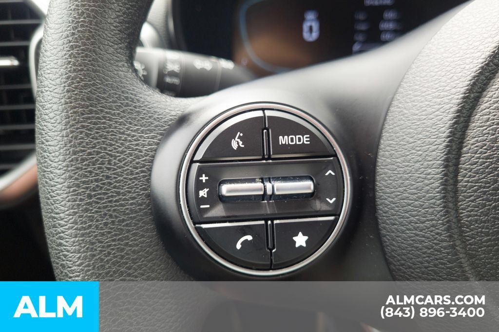 Used 2025 Kia Soul LX w/ LX Technology Package FWD image 28