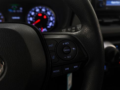 Used 2020 Toyota RAV4 LE image 24