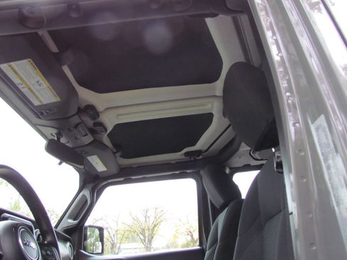 Used 2023 Jeep Gladiator Sport w/ Trailer Tow Package image 3