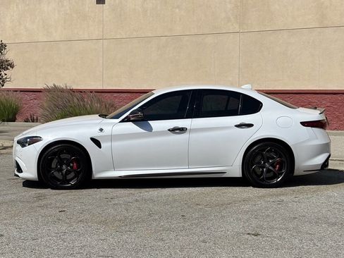 Used 2018 Alfa Romeo Giulia Quadrifoglio w/ Driver Assist Dynamic Package image 4