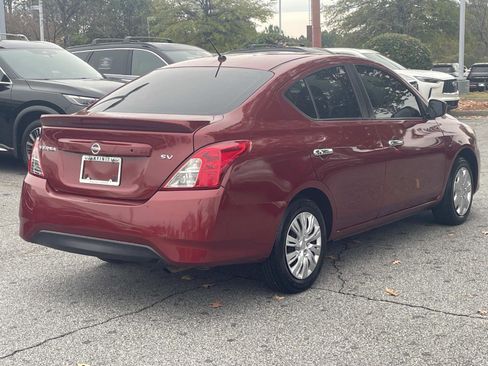 Used 2019 Nissan Versa SV image 4