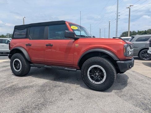 Used 2023 Ford Bronco Badlands w/ Sasquatch Package AWD/4WD image 3