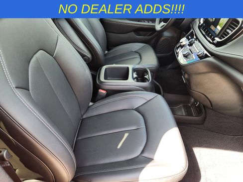 New 2026 Chrysler Pacifica Select image 13