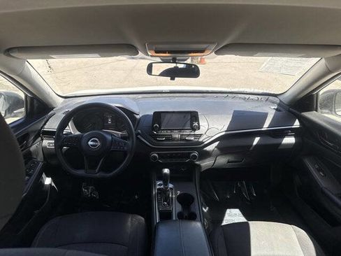 Used 2024 Nissan Altima 2.5 S FWD image 9