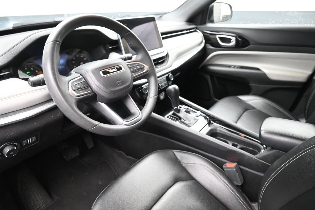 Used 2025 Jeep Compass Limited AWD/4WD image 19