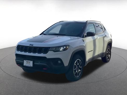 Used 2025 Jeep Compass Trailhawk image 7