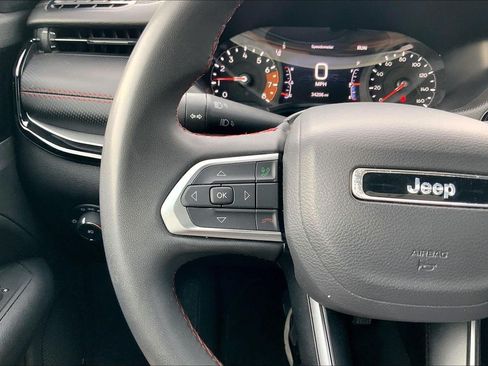 Used 2025 Jeep Compass Trailhawk AWD/4WD image 18