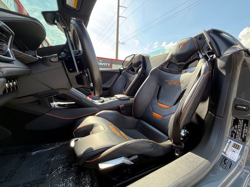 Used 2021 Lamborghini Huracan EVO RWD image 15