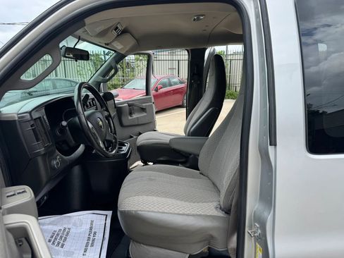 Used 2017 Chevrolet Express 3500 LT w/ LT Preferred Equipment Group image 22