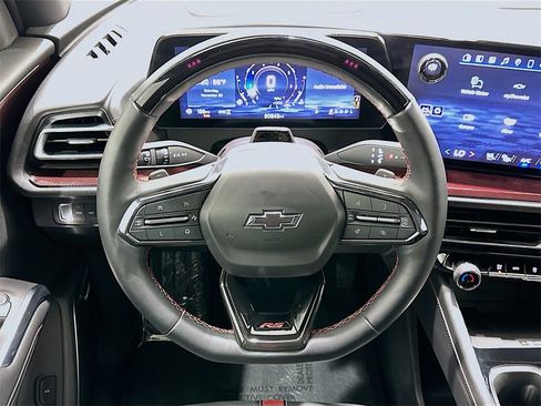 Used 2024 Chevrolet Traverse RS image 11