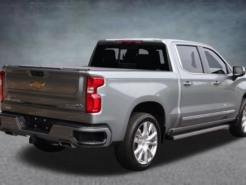Used 2025 Chevrolet Silverado 1500 High Country w/ High Country Premium Package AWD/4WD image 3