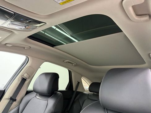 Used 2025 Genesis GV70 2.5T w/ Select Package image 19