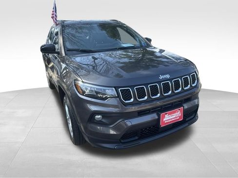 Used 2024 Jeep Compass Latitude AWD/4WD image 5