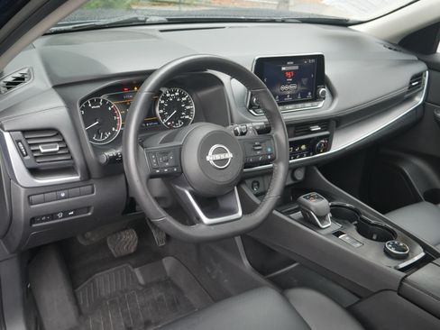 Certified 2024 Nissan Rogue SV w/ SV Premium Package AWD/4WD image 4