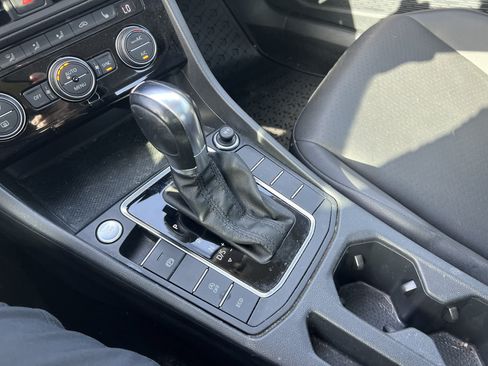 Used 2019 Volkswagen Jetta SE FWD image 23