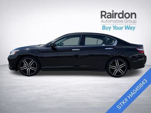 Used 2017 Honda Accord Touring image 4