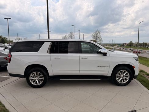 Used 2023 Chevrolet Suburban Premier AWD/4WD image 10
