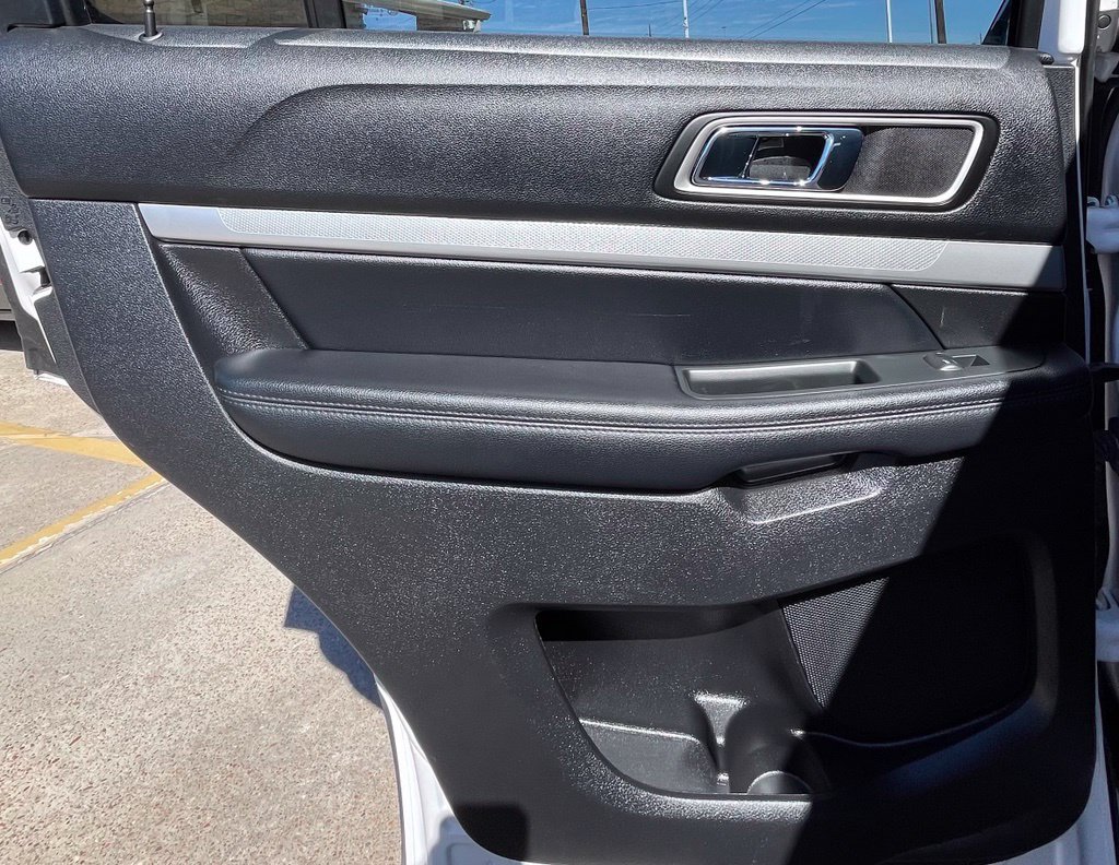 Used 2017 Ford Explorer XLT w/ Equipment Group 202A FWD image 27