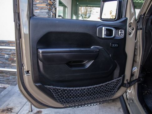 Used 2020 Jeep Gladiator Sport w/ Quick Order Package 24S image 9