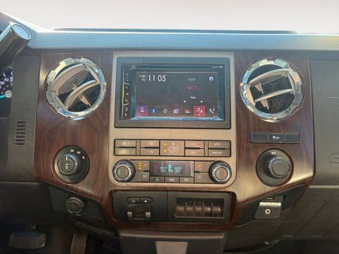 Used 2011 Ford F250 Lariat w/ Lariat Interior Pkg image 6