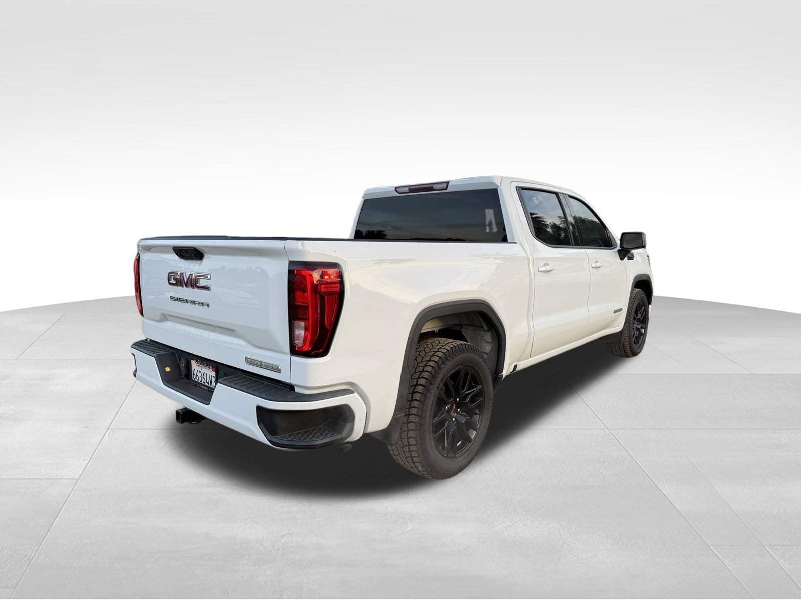 Used 2023 GMC Sierra 1500 Elevation RWD image 3