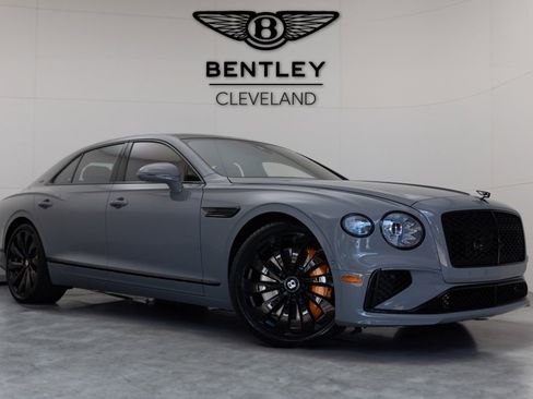 Used 2025 Bentley Flying Spur Plug-In Hybrid image 1