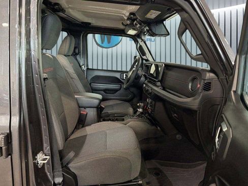 Used 2025 Jeep Wrangler Unlimited Rubicon image 6