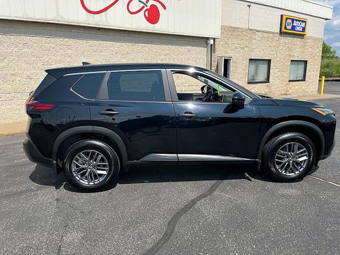 Used 2023 Nissan Rogue S AWD/4WD image 9