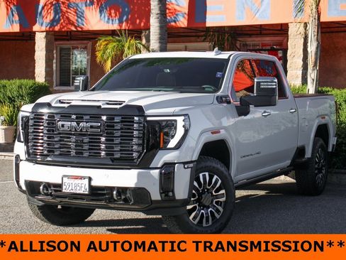 Used 2025 GMC Sierra 2500 Denali Ultimate image 4