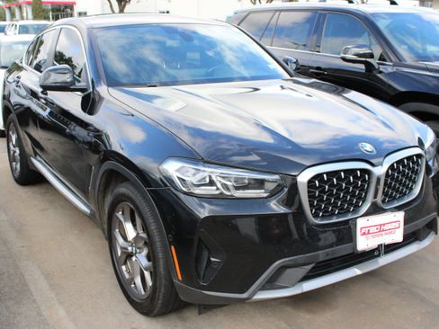 Used 2023 BMW X4 xDrive30i AWD/4WD image 2