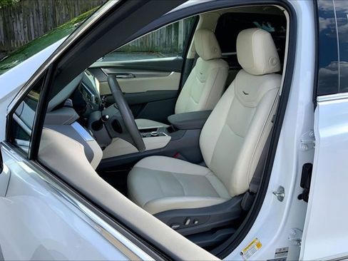 Used 2024 Cadillac XT5 Premium Luxury w/ Technology Package AWD/4WD image 25