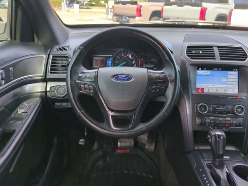 Used 2018 Ford Explorer XLT w/ Equipment Group 201A FWD image 16