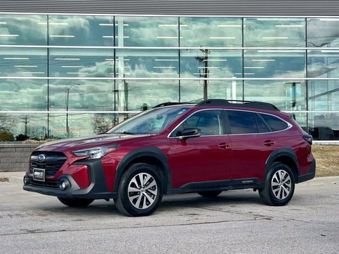 Used 2025 Subaru Outback Premium image 2