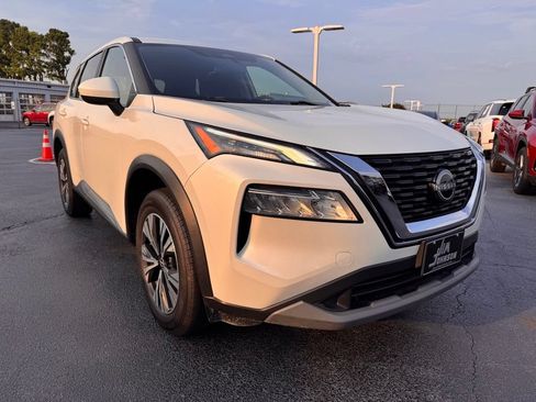 Used 2023 Nissan Rogue SV FWD image 7