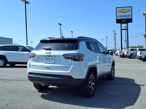 Used 2025 Jeep Compass Limited AWD/4WD image 2