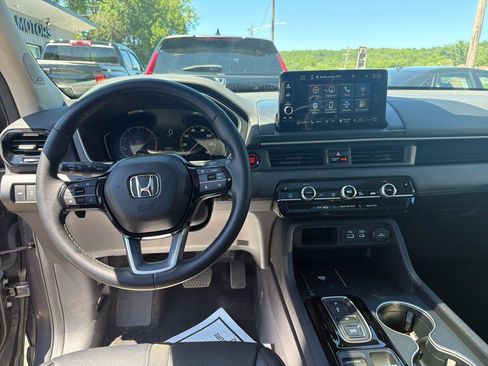 Used 2023 Honda Pilot Touring image 25