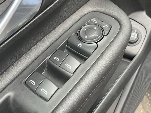 Used 2022 GMC Terrain SLE w/ Driver Convenience Package image 6