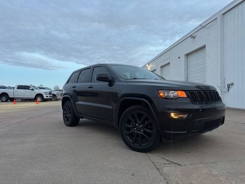 Used 2020 Jeep Grand Cherokee Altitude image 1